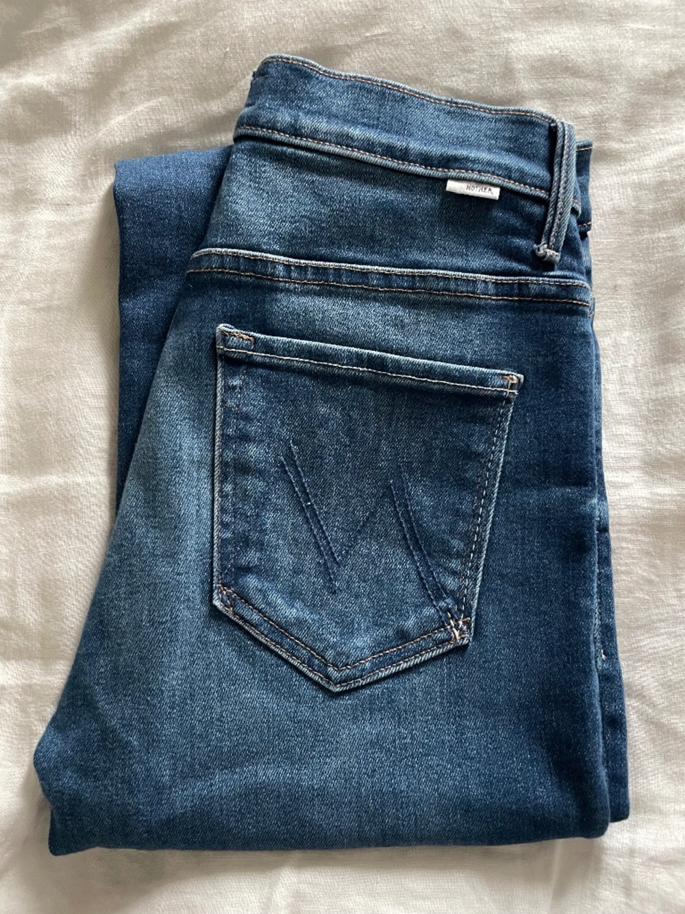 Mother Insider Crop Step Fray jean in Sweet and Sassy wash size 26